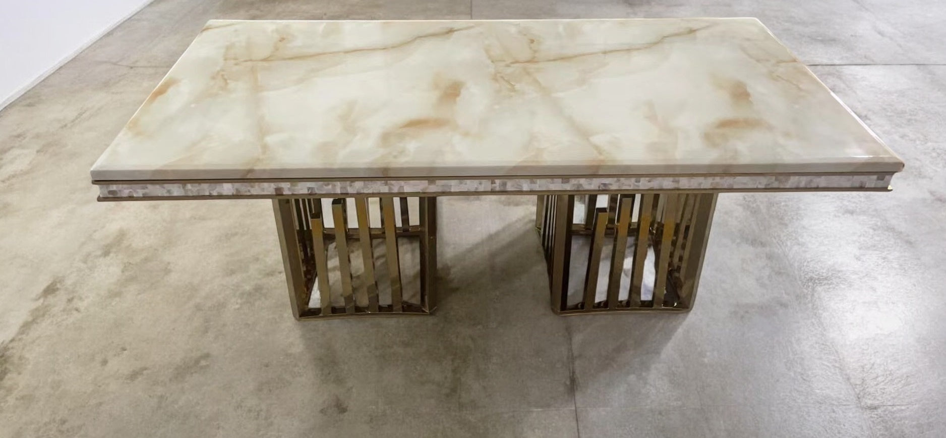 Modern Marble Top Stylish Dining Table Set / Ruchi