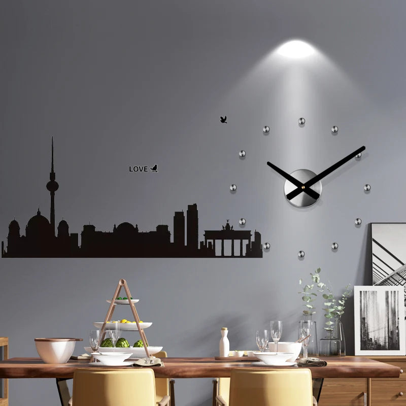 Circular Metallic Wall Clock / Ruchi