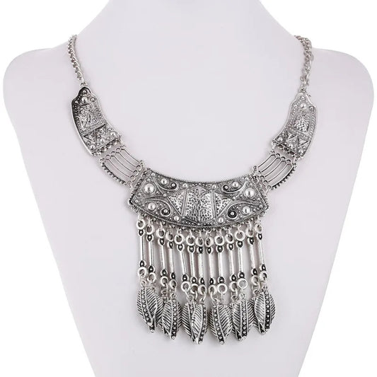 Antique Boho Leaf Style Necklace / Ruchi