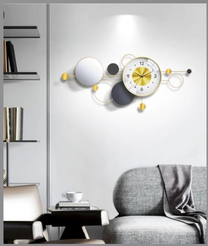 Classic Luxurious Metal Wall Clock / Ruchi