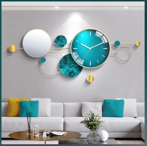 Classic Luxurious Metal Wall Clock / Ruchi