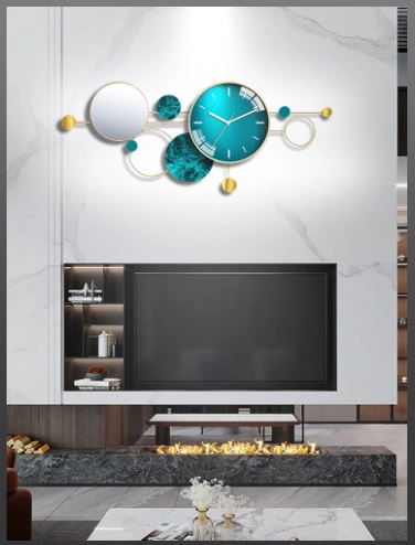 Classic Luxurious Metal Wall Clock / Ruchi