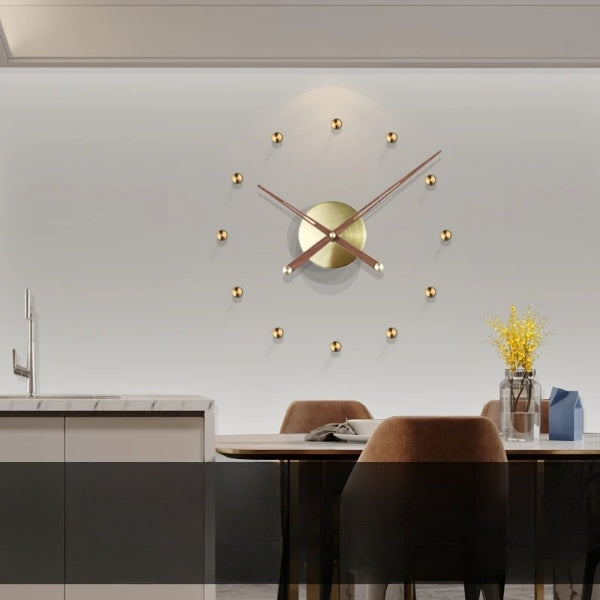 Circular Metallic Wall Clock / Ruchi