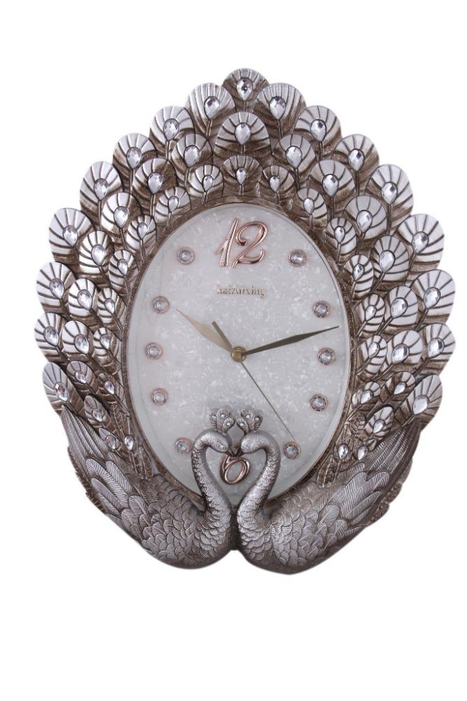 Eye-Catching Oval Shaped Glass Wall Clock / Ruchi